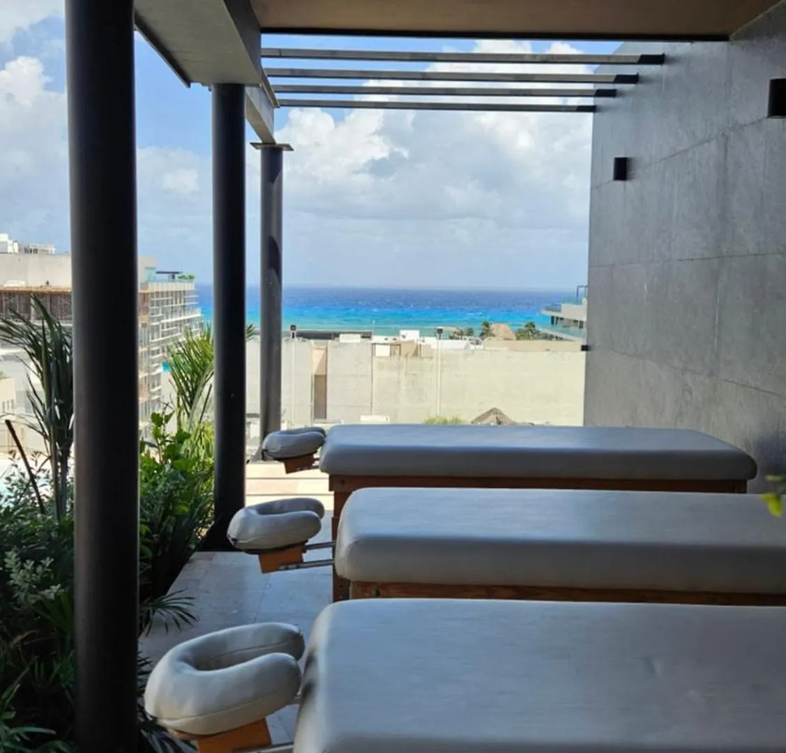 Luxury Condo En Menesse Cocobeach Playa del Carmen