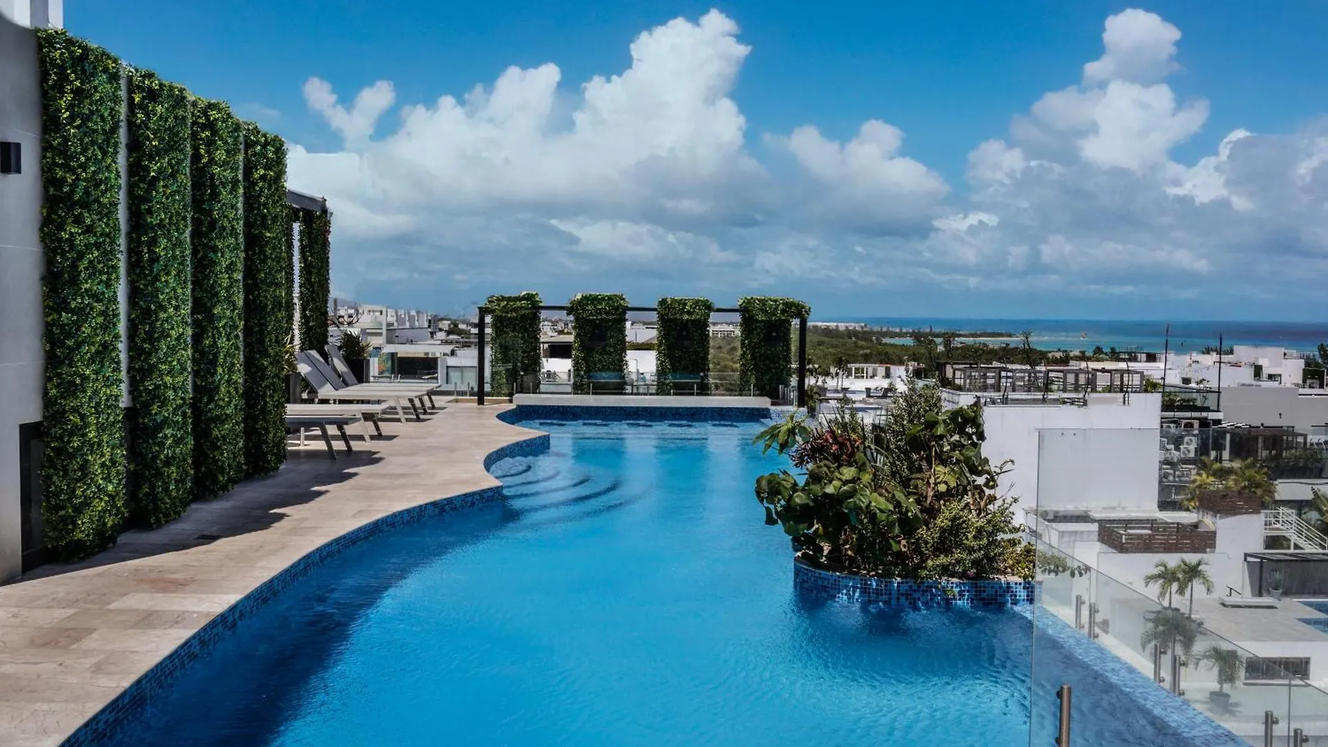 Luxury Condo En Menesse Cocobeach ile iletişim